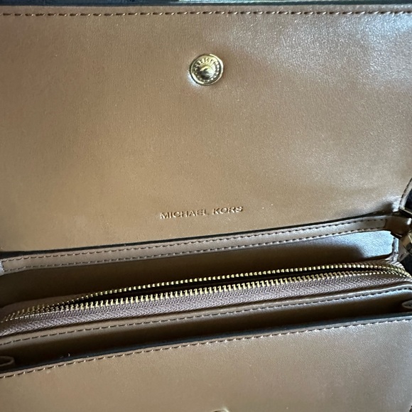 Michael Kors cross body/wallet brown and dark brown color - Picture 3 of 5